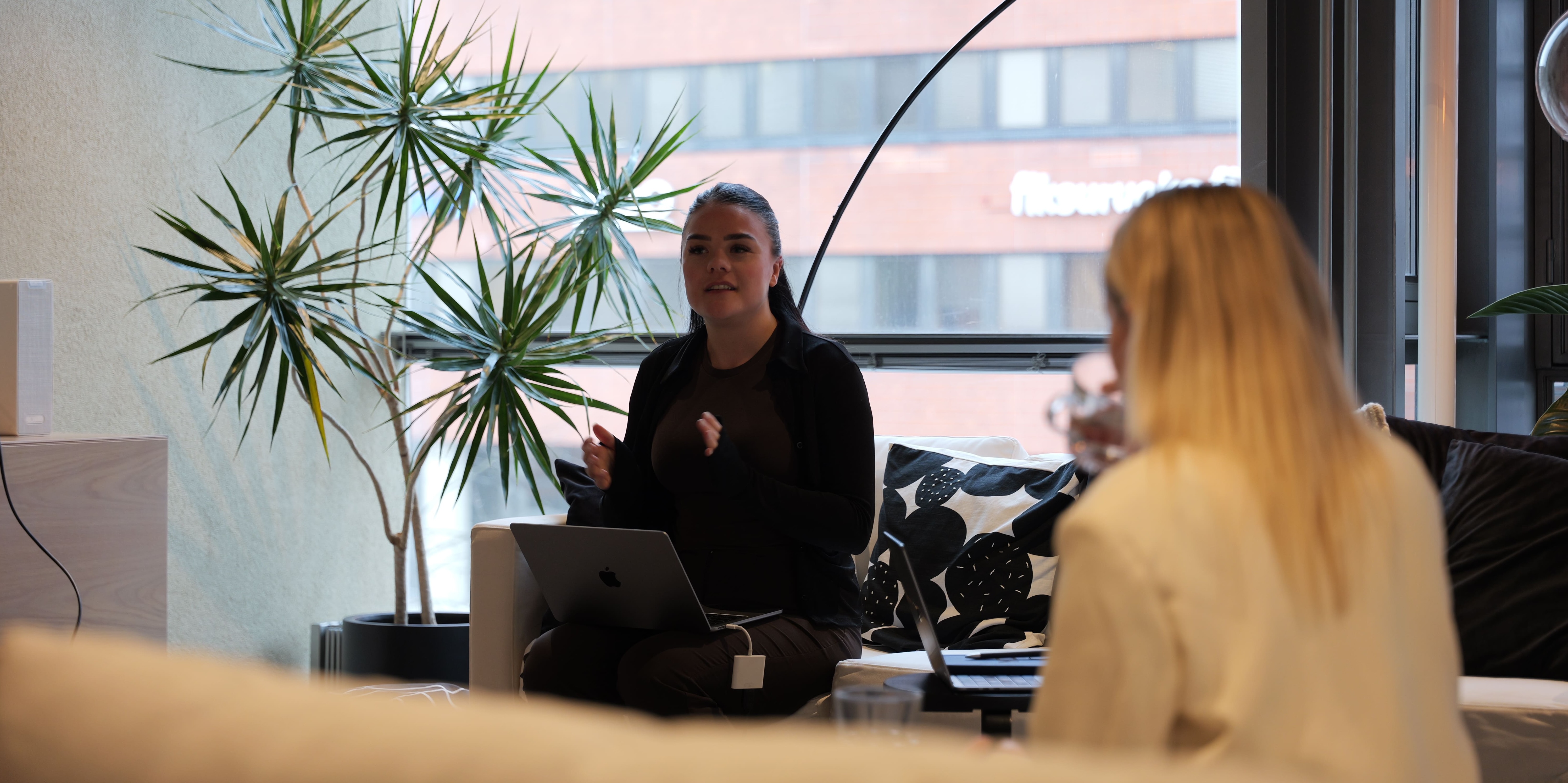 <span id="hs_cos_wrapper_name" class="hs_cos_wrapper hs_cos_wrapper_meta_field hs_cos_wrapper_type_text" style="" data-hs-cos-general-type="meta_field" data-hs-cos-type="text" >Miksi sisältö ei tuo myyntiä – suurin syy ei ole se mitä luulet</span>